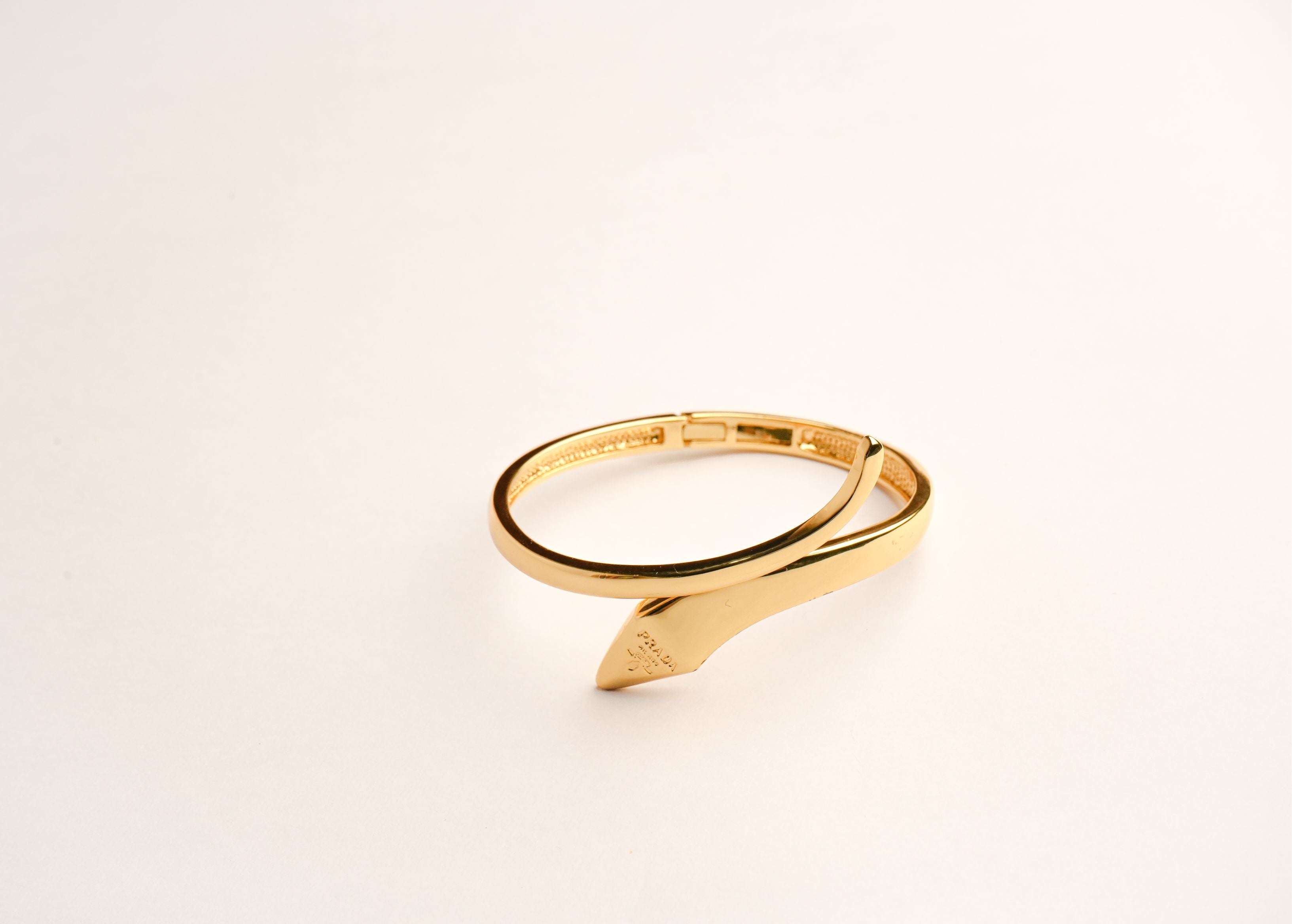 Alphabet P Snake Pattern Bracelet in Gold | Luxury Fashion Statement