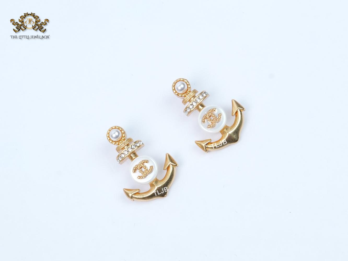 Double C anchor detailed earrings