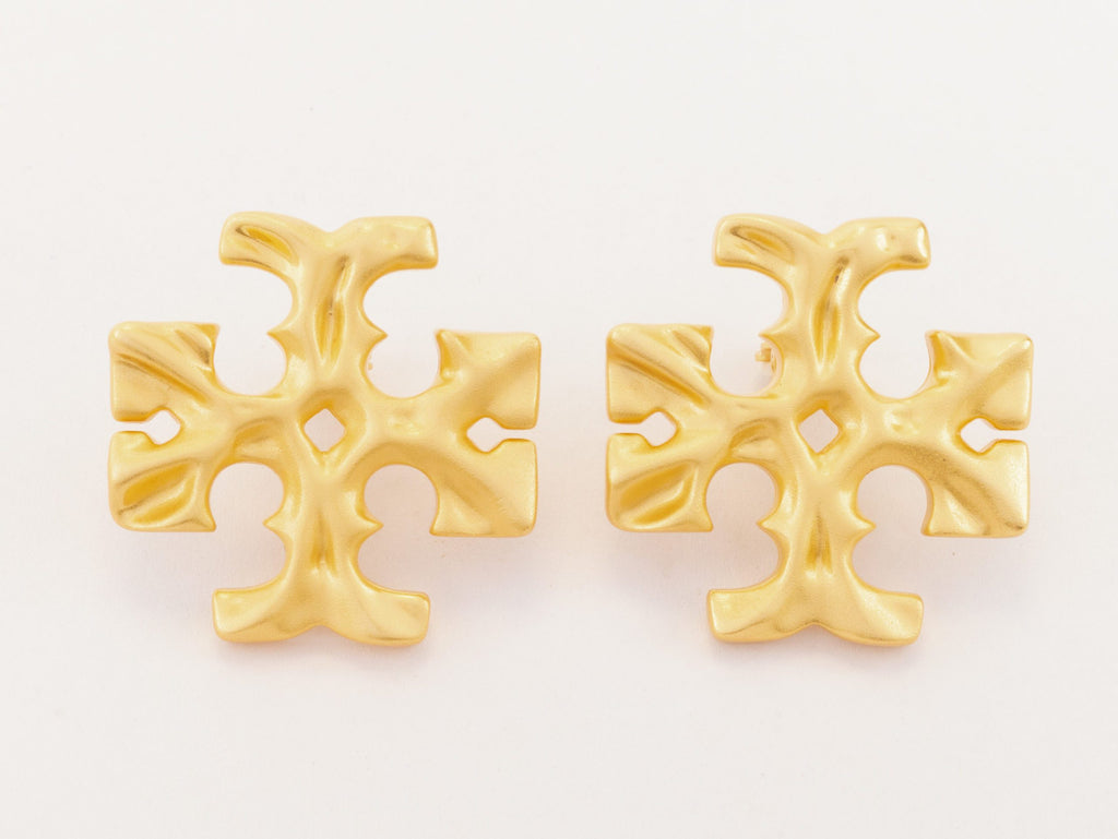 Gold earrings with T motifs matt finish clip ons
