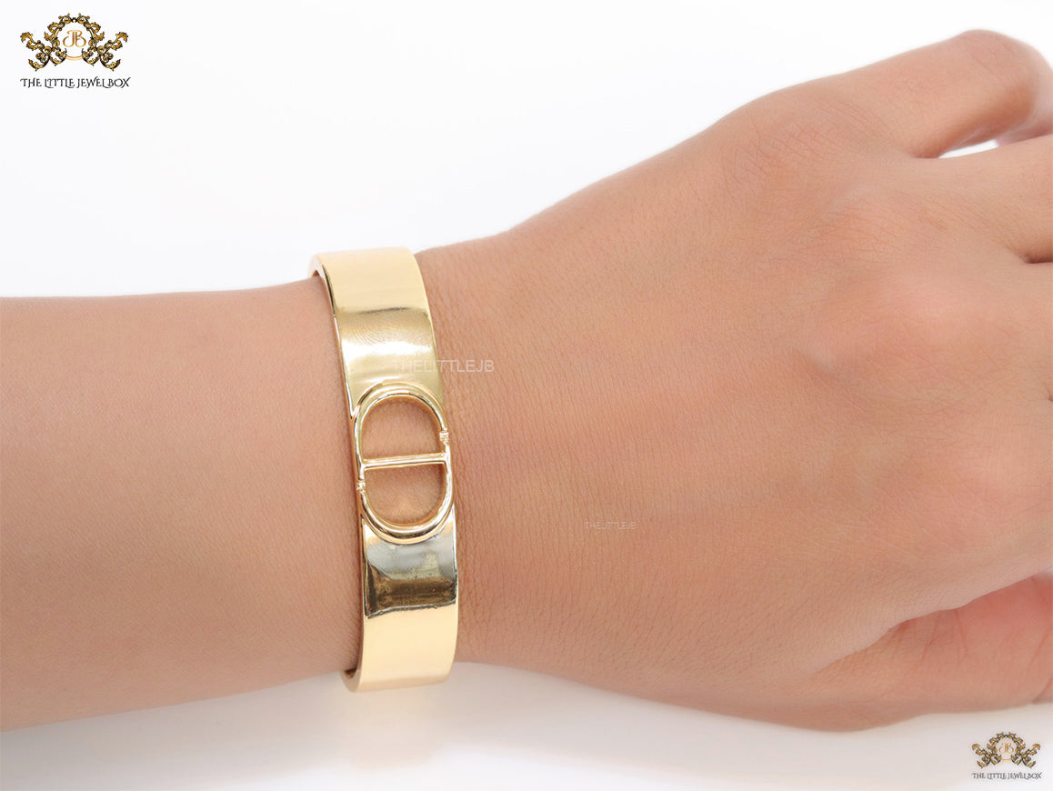 Broad Gold plated bracelet with C and D alphabet