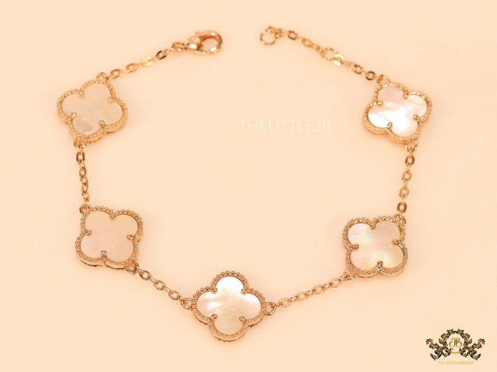 Rose gold plated chain bracelet with mother of pearl clover