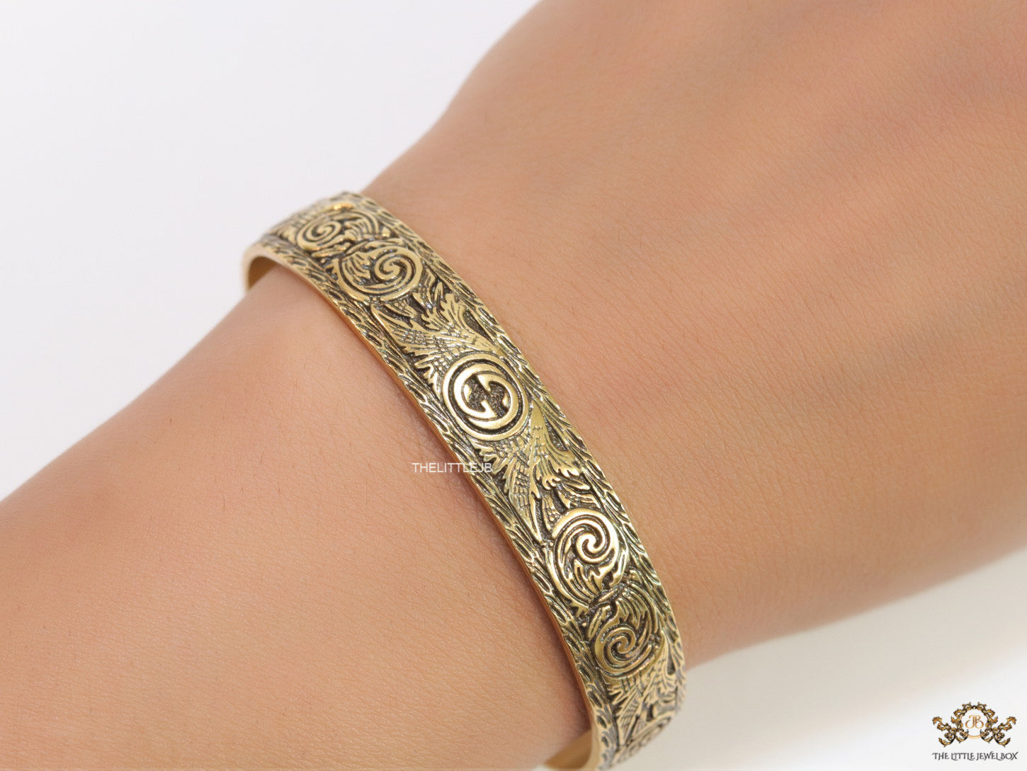 Embossed bracelet band in antique gold finish