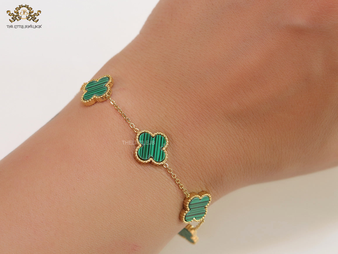 Openable chain bracelet with green malachite clovers