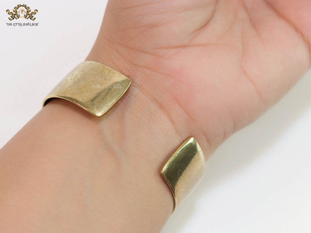 Antique finish C D alphabet open bracelet