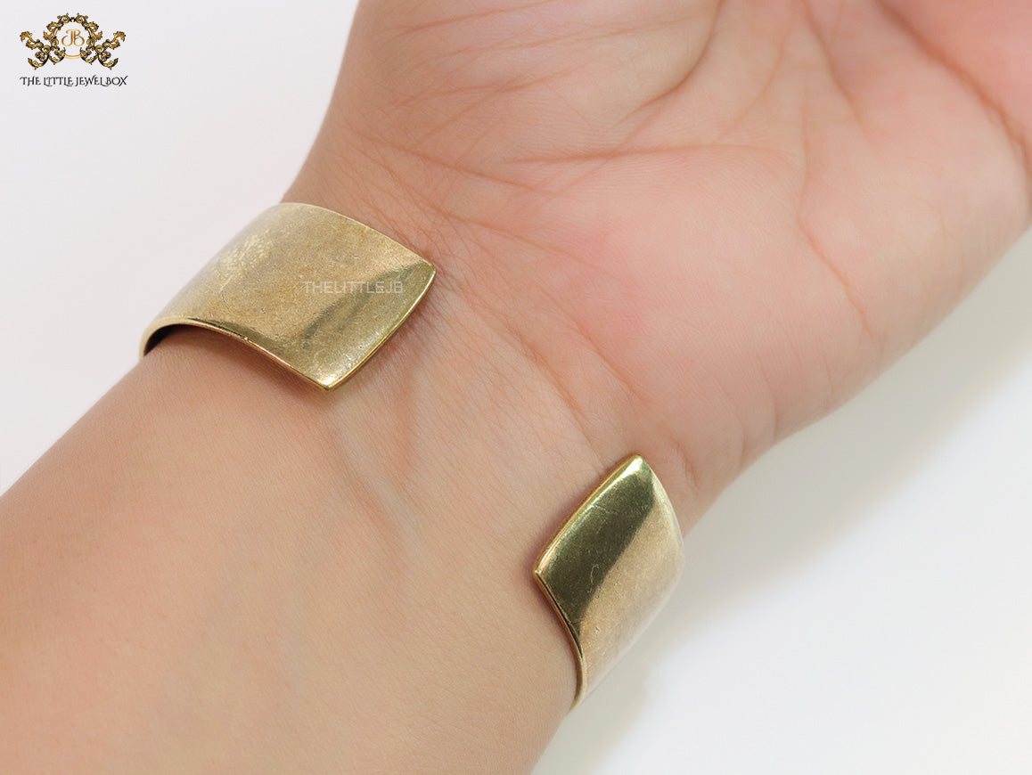 Antique finish C D alphabet open bracelet