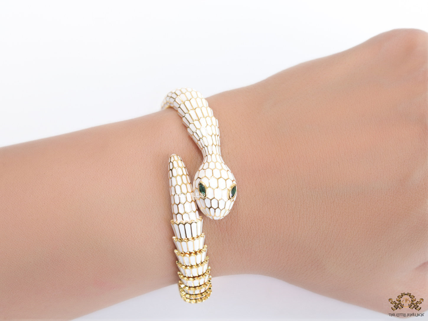 Serpentine open bracelet in white enamel and golden finish