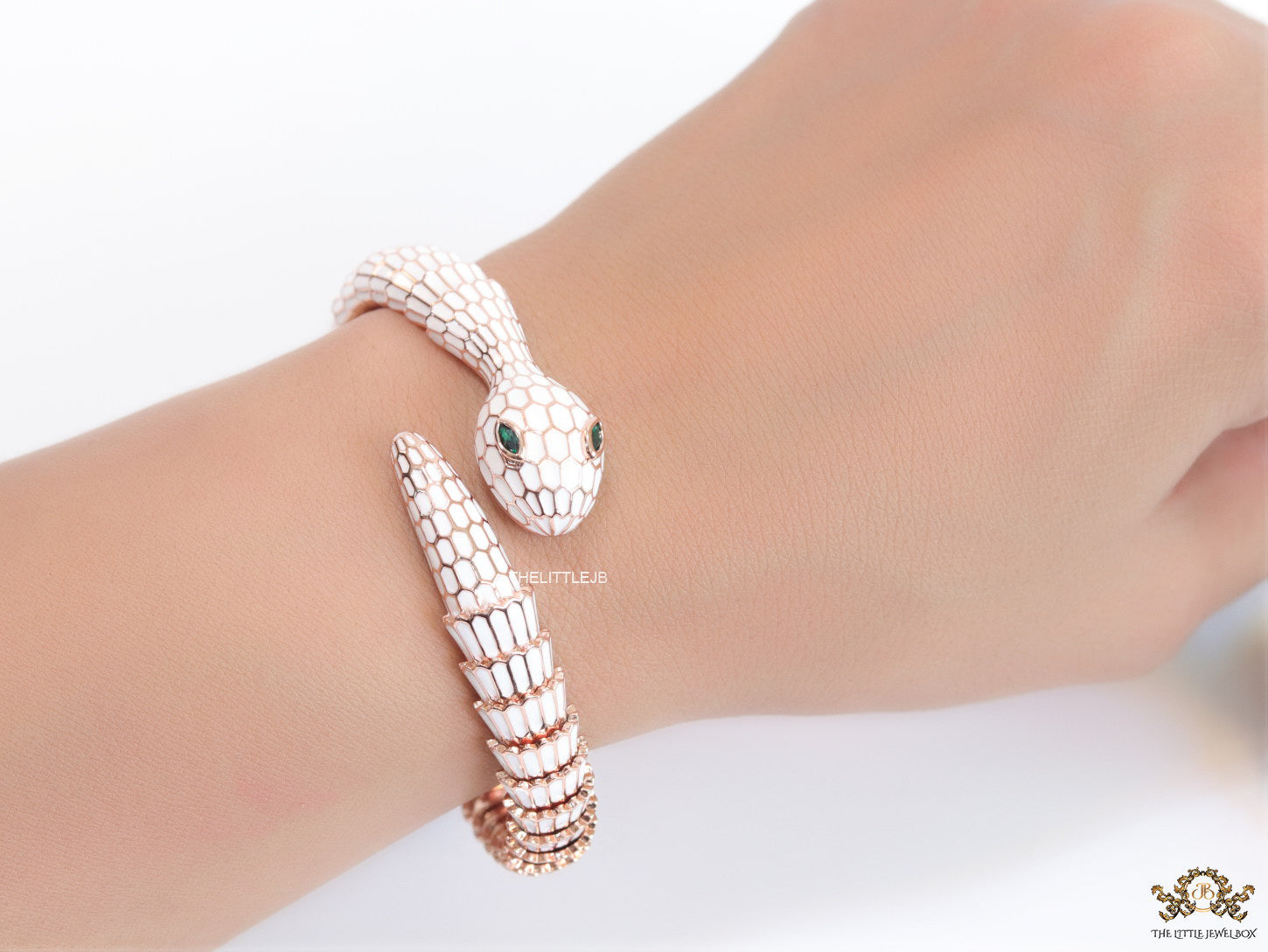 Serpentine open bracelet in white enamel and rose golden finish