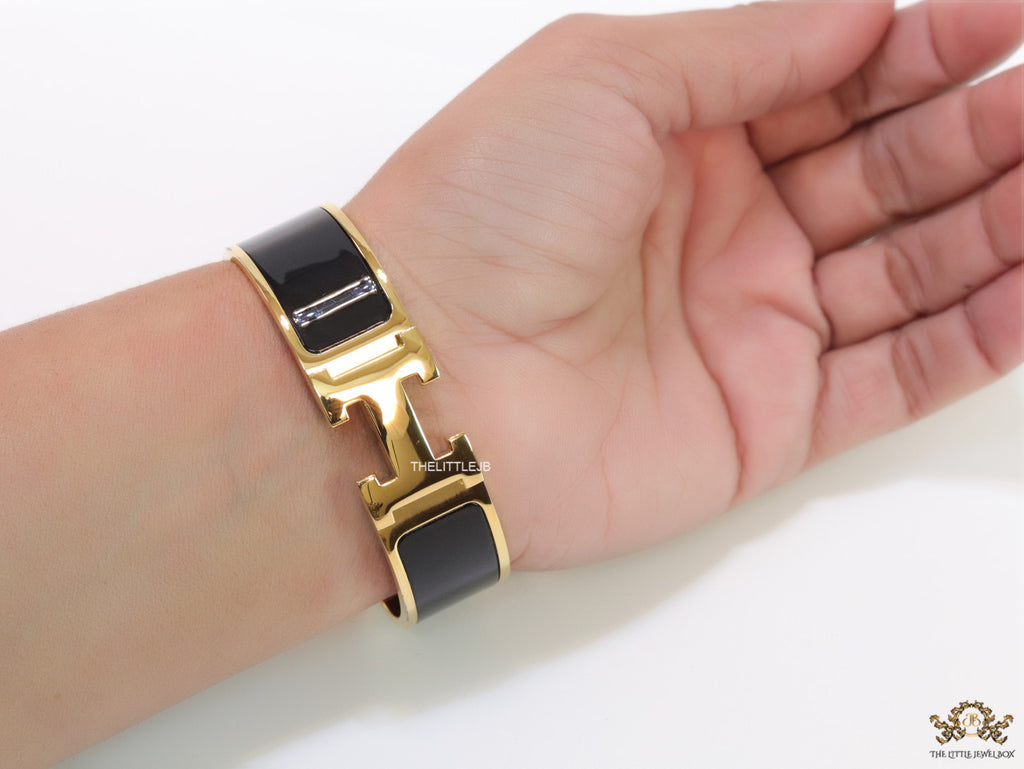 Openable H motif 18mm black bracelet in a shiny gold plating