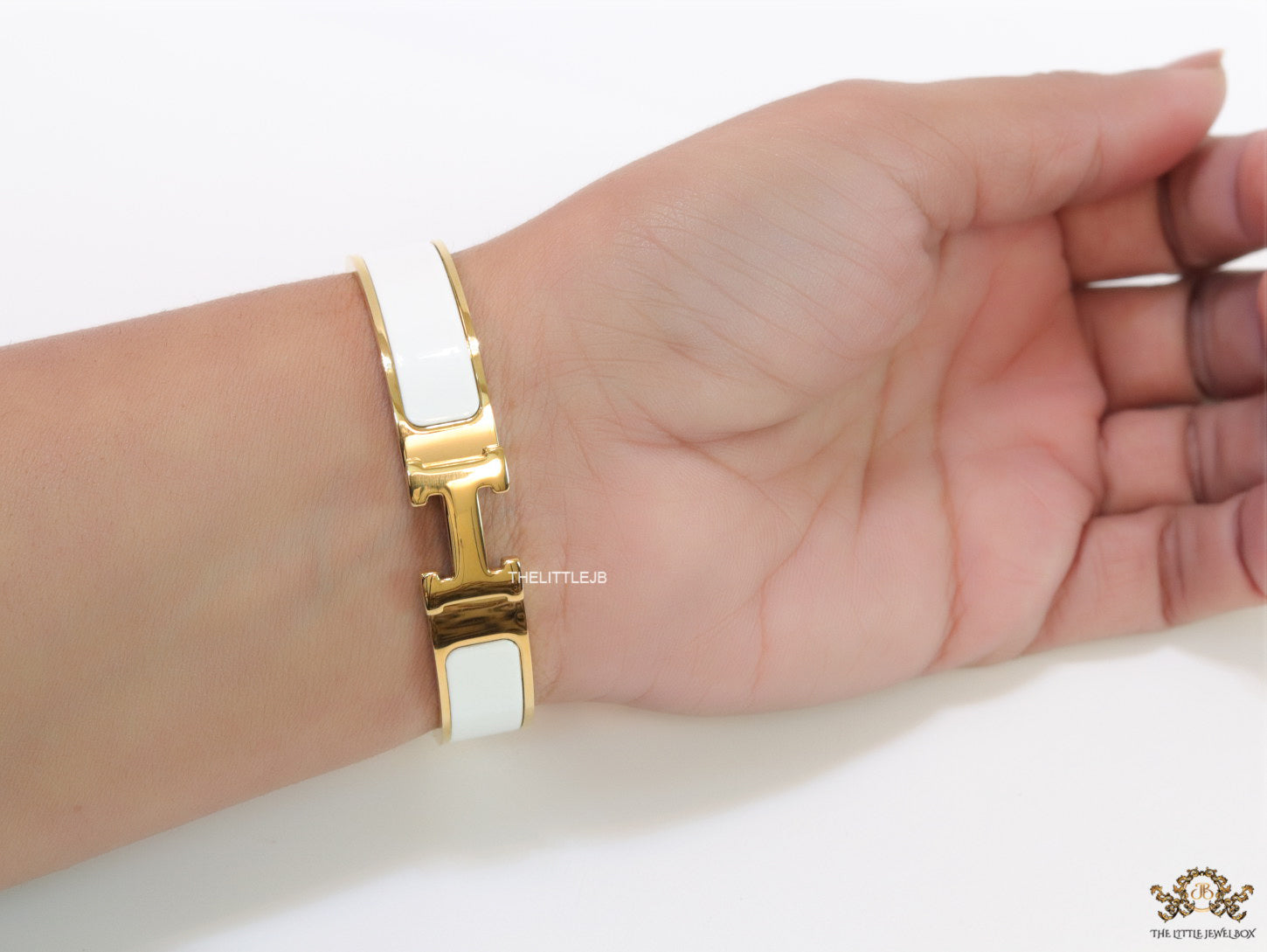 Alphabet H white 12 mm bracelet in gold