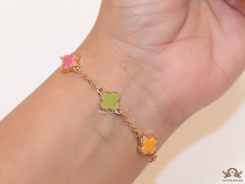 Golden chain bracelet with multi colored clovers