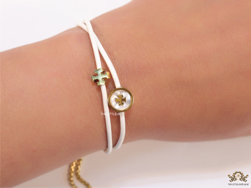 Adjustable double string white bracelet with twin T motifs