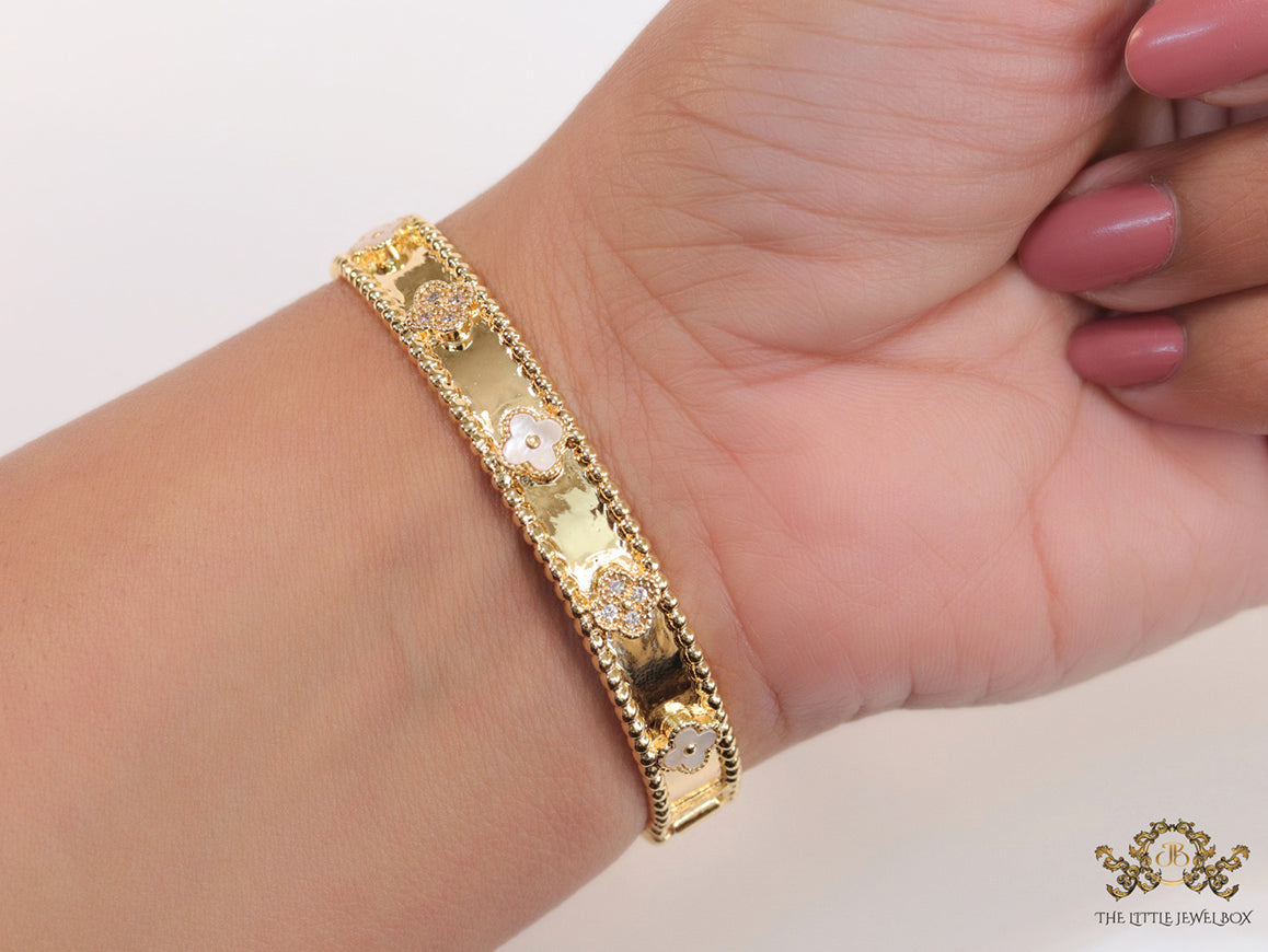 Gold plated bracelet with clover motifs in cz and MOP