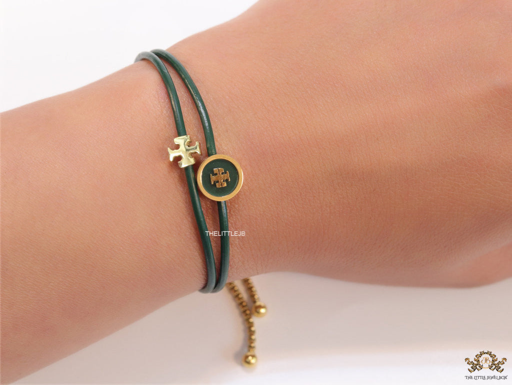 Adjustable double string green bracelet with twin T motifs