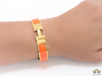 Alphabet H Orange 12 mm bracelet in gold