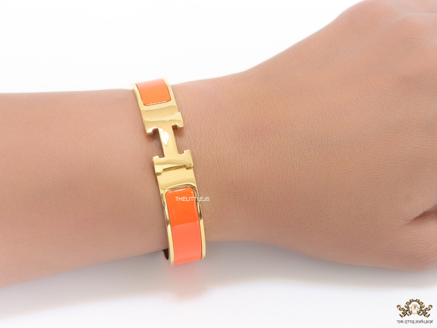 Alphabet H Orange 12 mm bracelet in gold