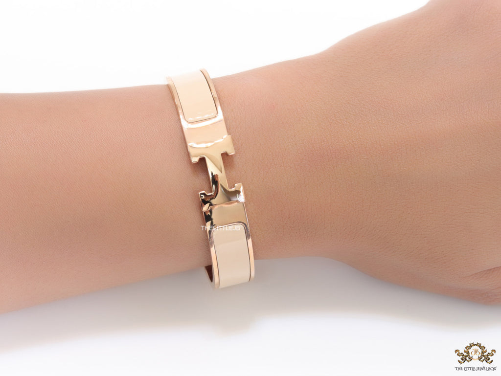Alphabet H Beige 12 mm  Bracelet in Rose gold