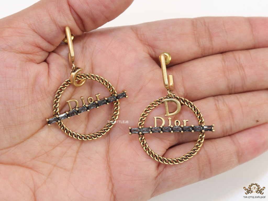 Round alphabet dangles with baguettes