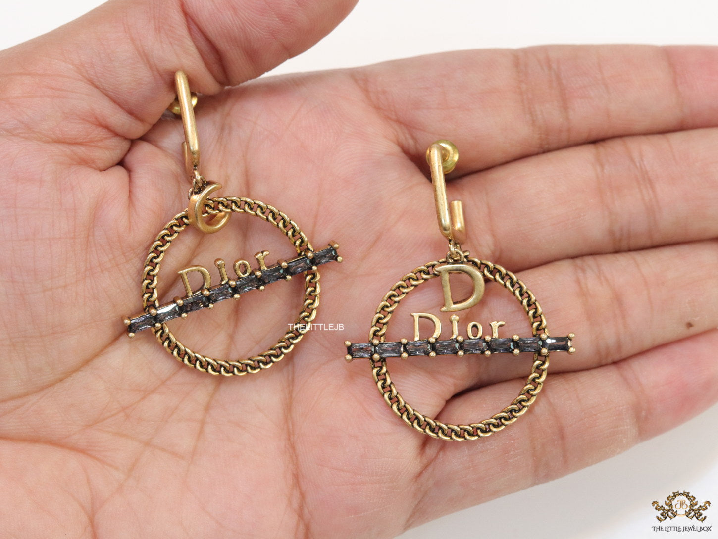 Round alphabet dangles with baguettes