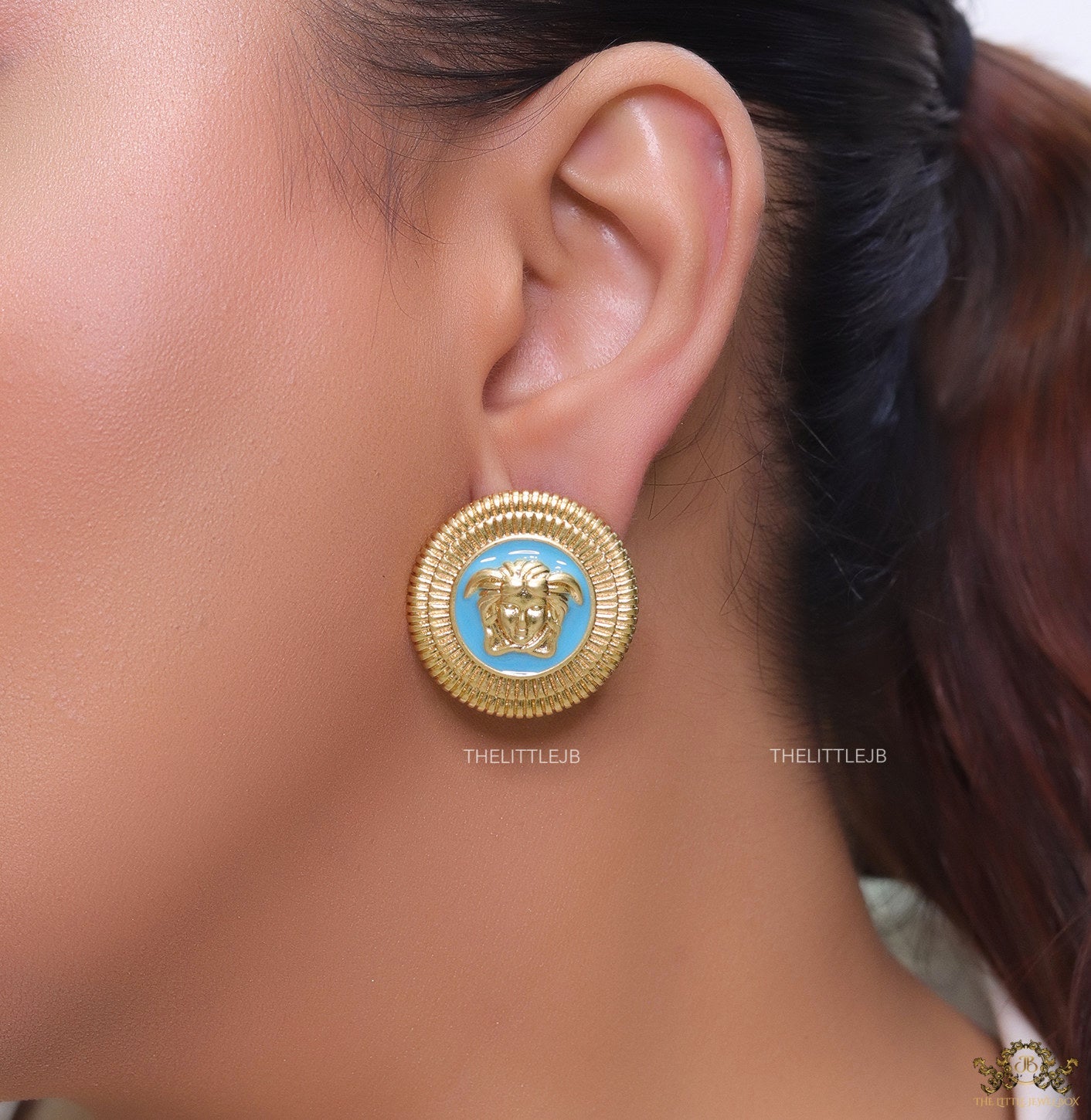 Blue and golden round Medusa stud earrings