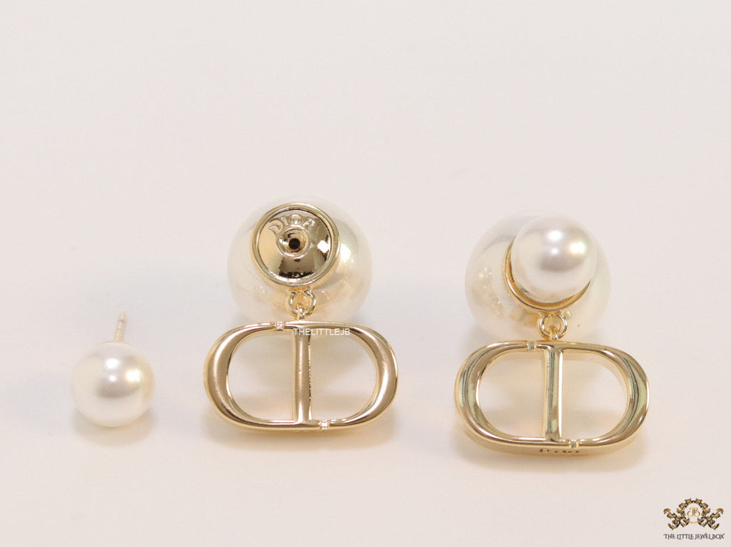 Pearl bombers with shiny gold C and D alphabet drops