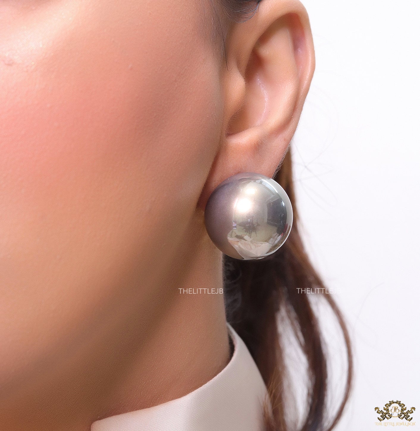 25 mm Simple dark grey round pearl studs