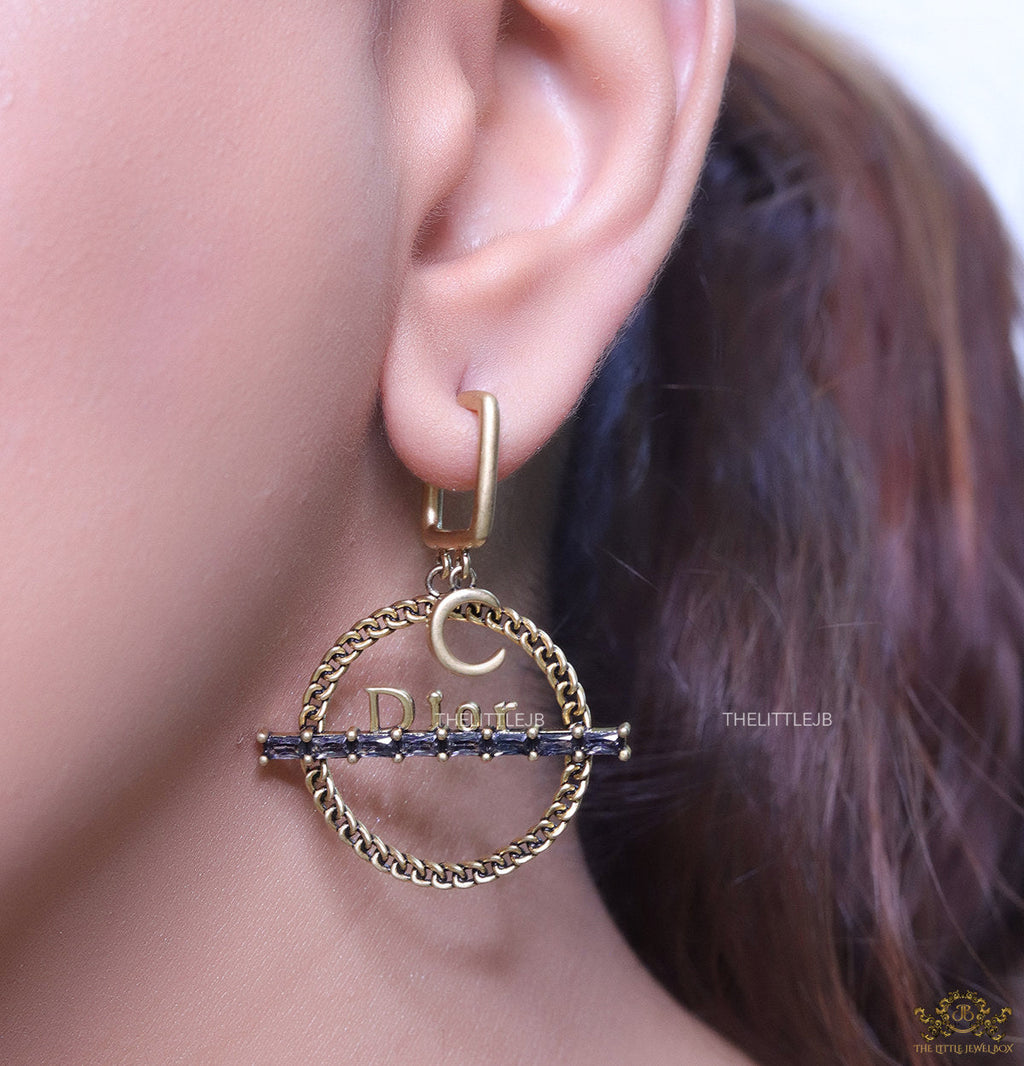 Round alphabet dangles with baguettes