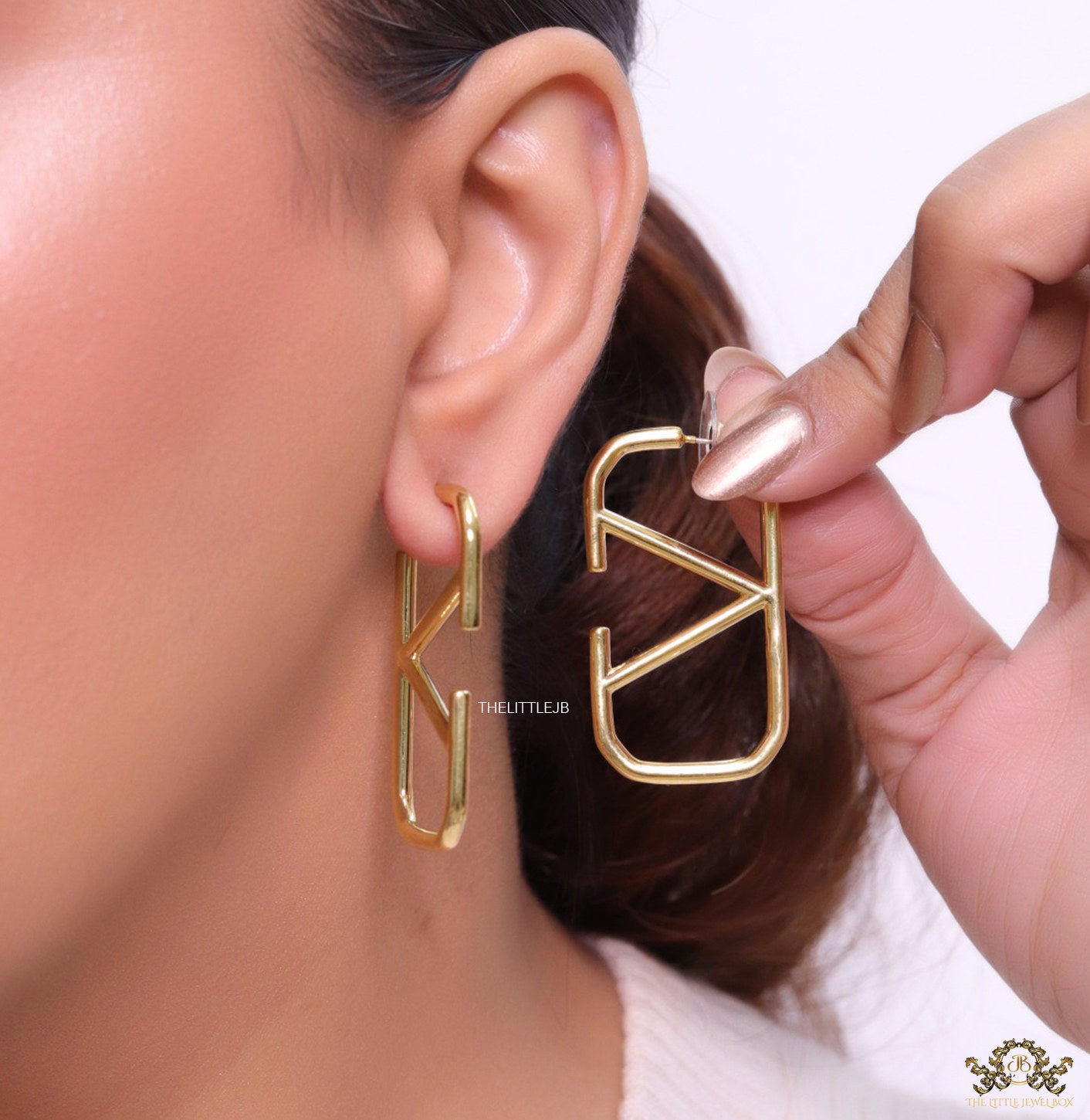 Golden slim 3mm thick V alphabet hoops