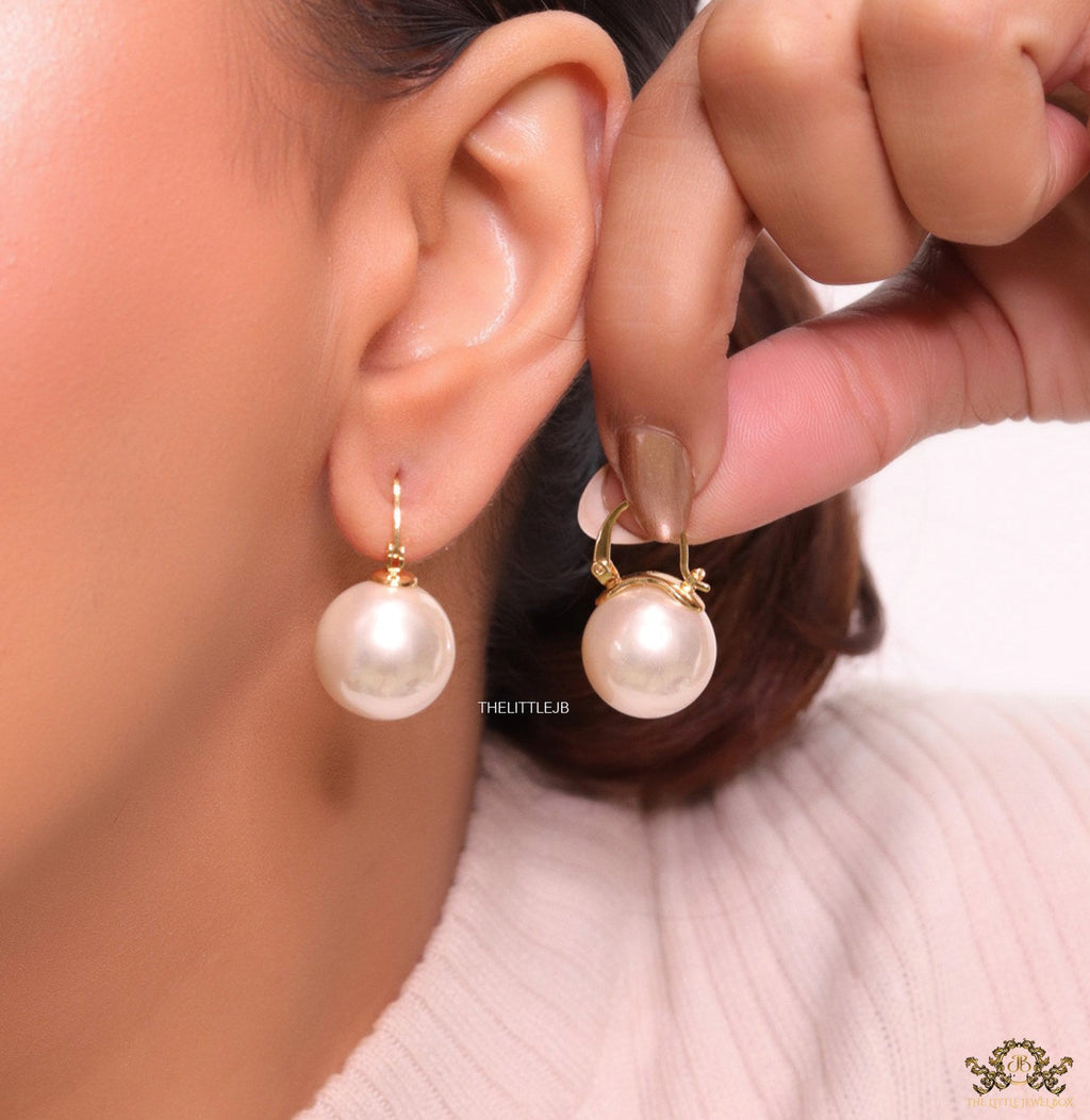16mm champagne pearl earrings with golden loop