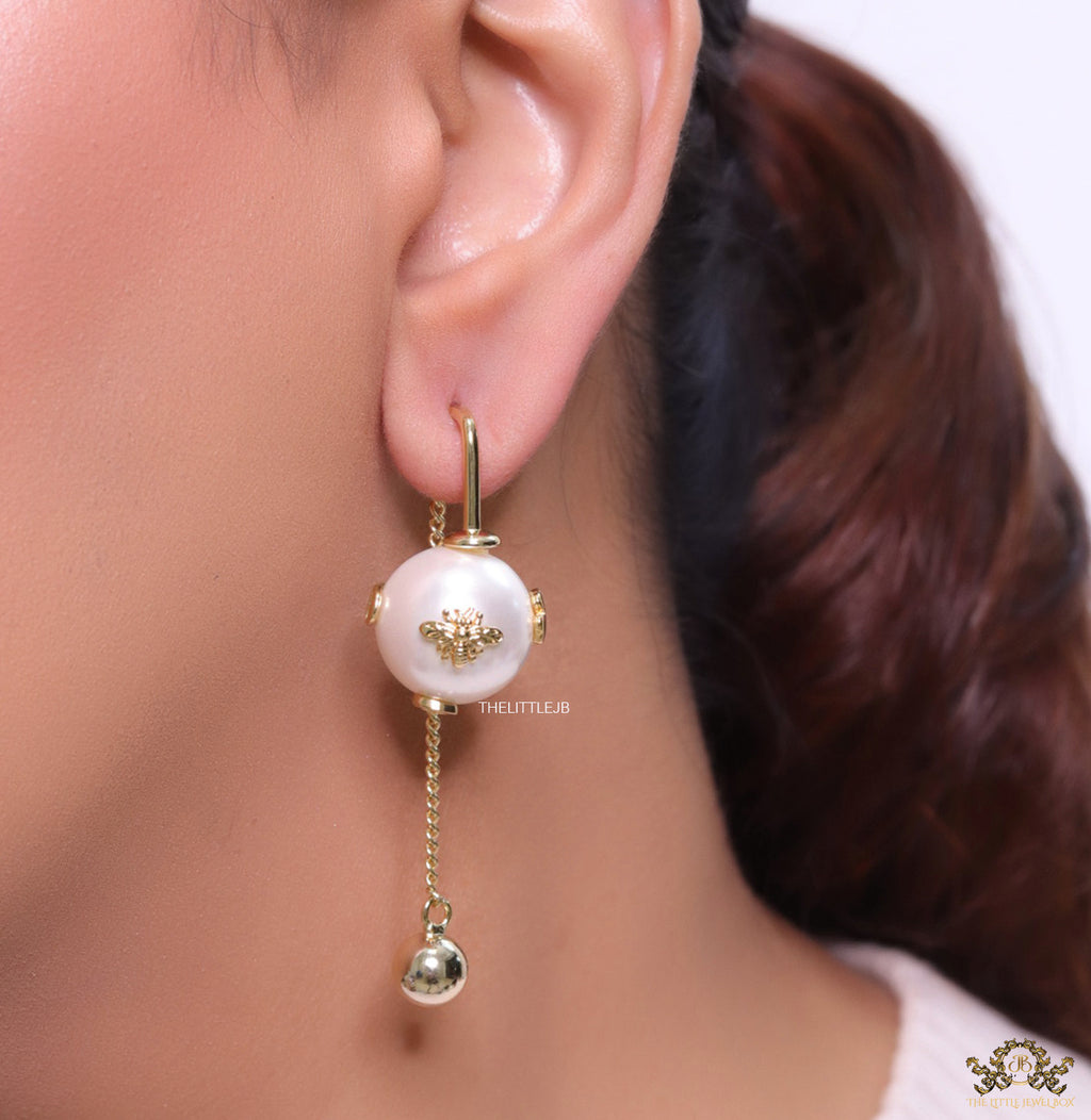 Detachable long chain pearl dangles in gold plating