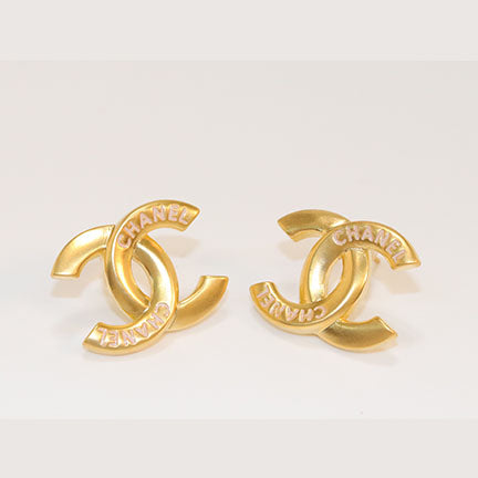 Double C engraved studs