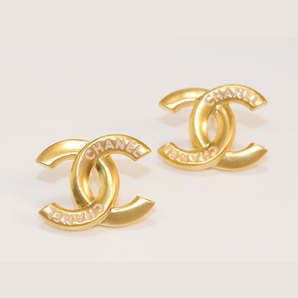 Double C engraved studs