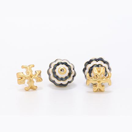 T Motif Black & white bomber studs