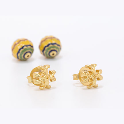 T Motif yellow and blue bomber studs