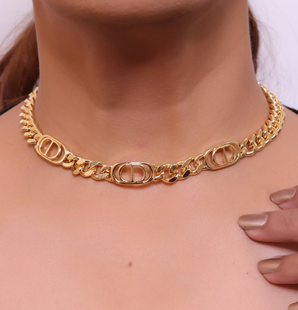 Gold plated C and pattern link chain necklace