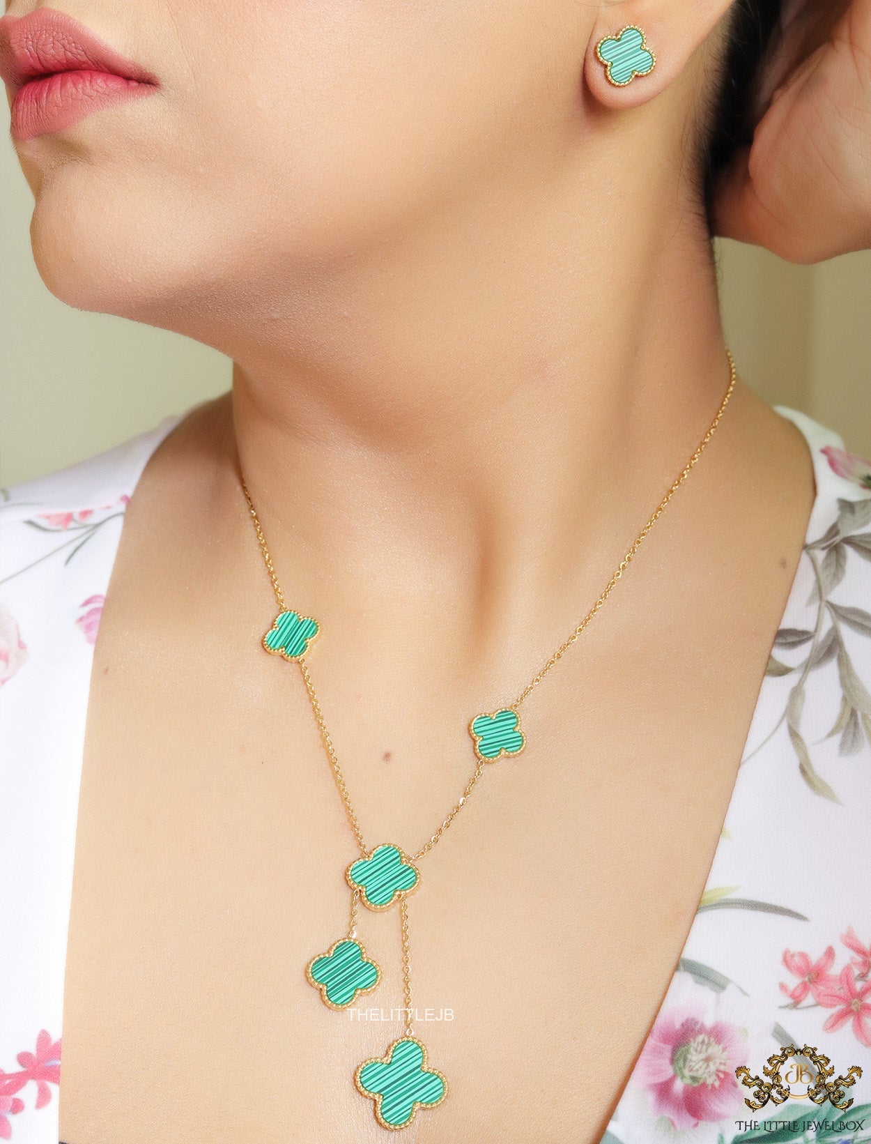 Gold plated necklace set with malachite green clovers