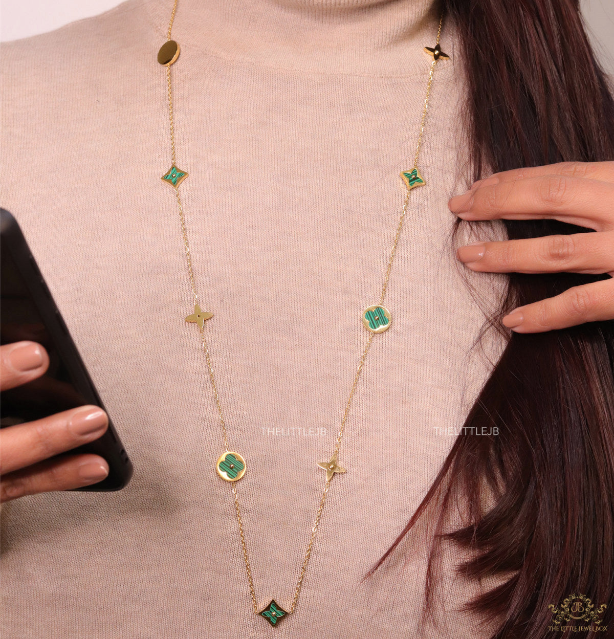Golden chain necklace with malachite green clovers
