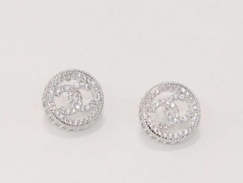 Round double C studs with CZ in platinum