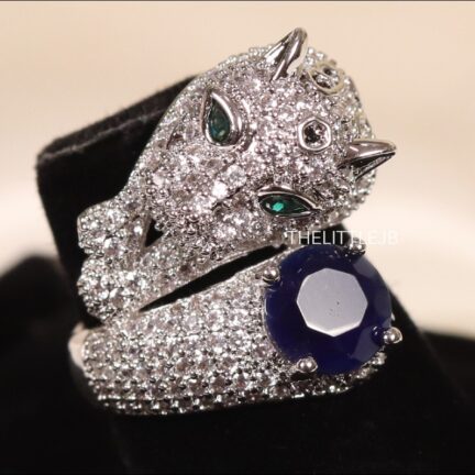 Sparkling Panther ring with blue sapphire stone