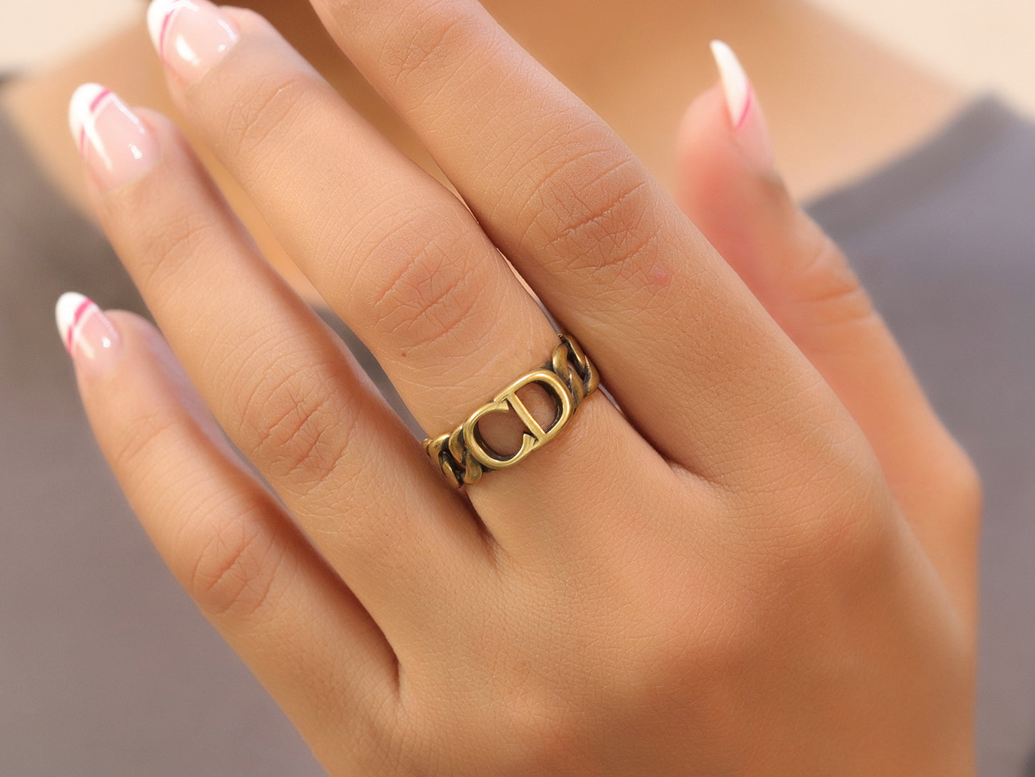 Gold plated link chain pattern open ring with alphabets